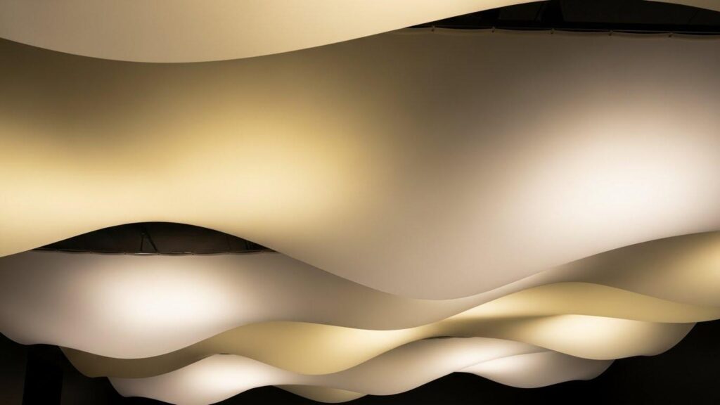 tkanevye potolki v interere 3